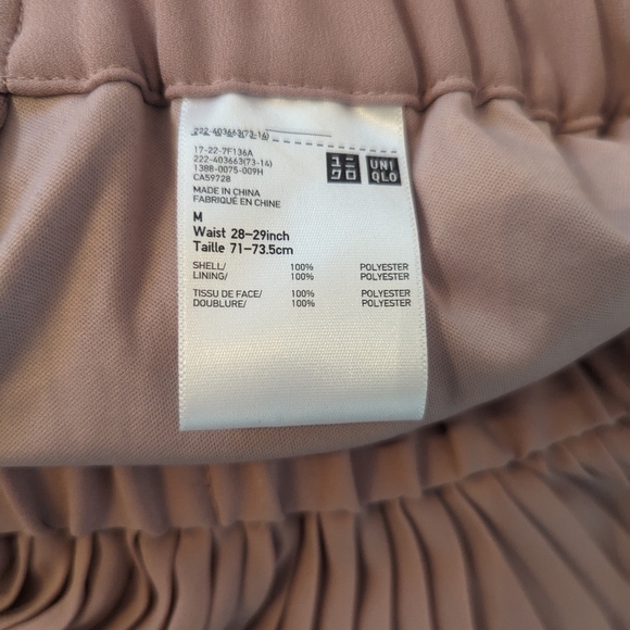Uniqlo Pleated Skirt - Picture 3 of 3